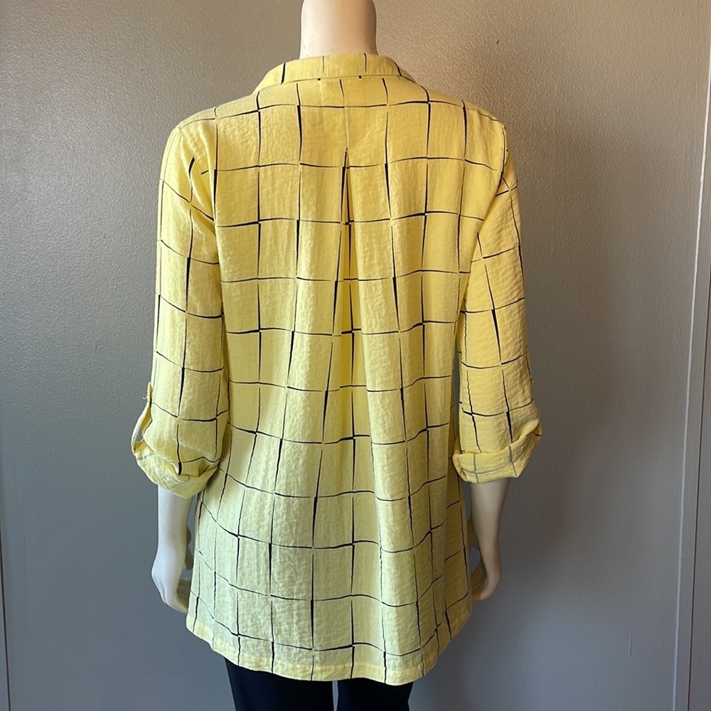 John Mark, Plaided Button Down Shirt. - image 6